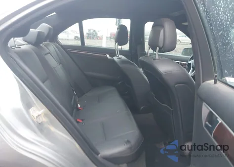 2013 Mercedes-Benz C 300 Sport 4Matic z USA, uszkodzony, nr VIN WDDGF8AB1DG052476